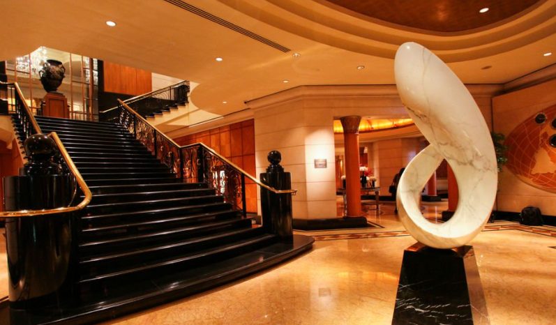 Four Seasons Singapore king guest room