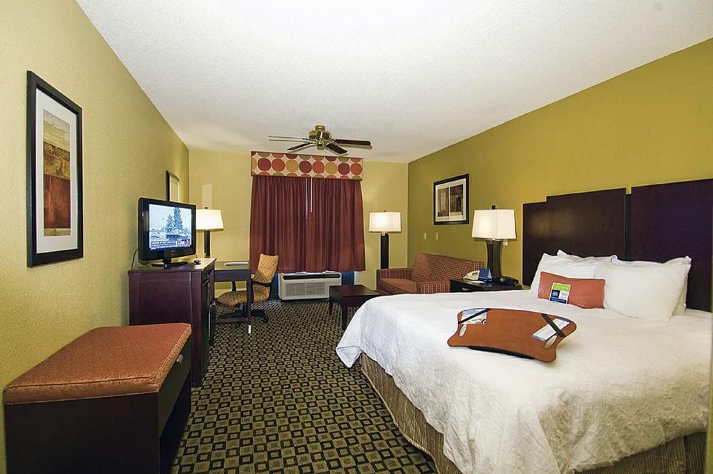 Clinton Hampton Inn Meeting Rooms at Hampton Inn Clinton, Hampton Inn Clinton, Frontage ...