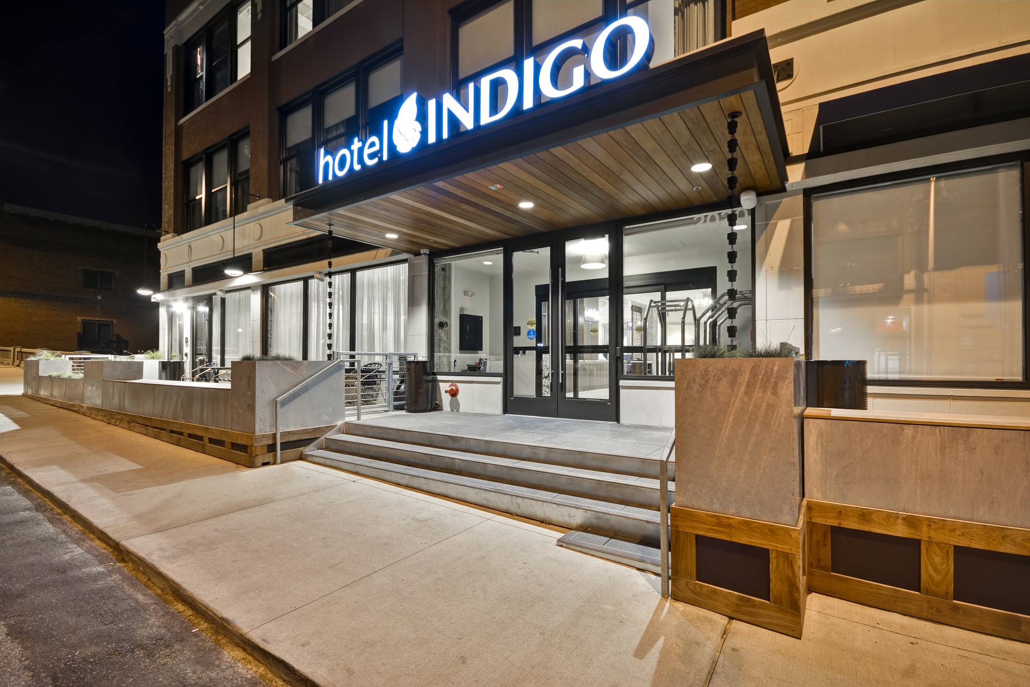hotel indigo kansas city de noche